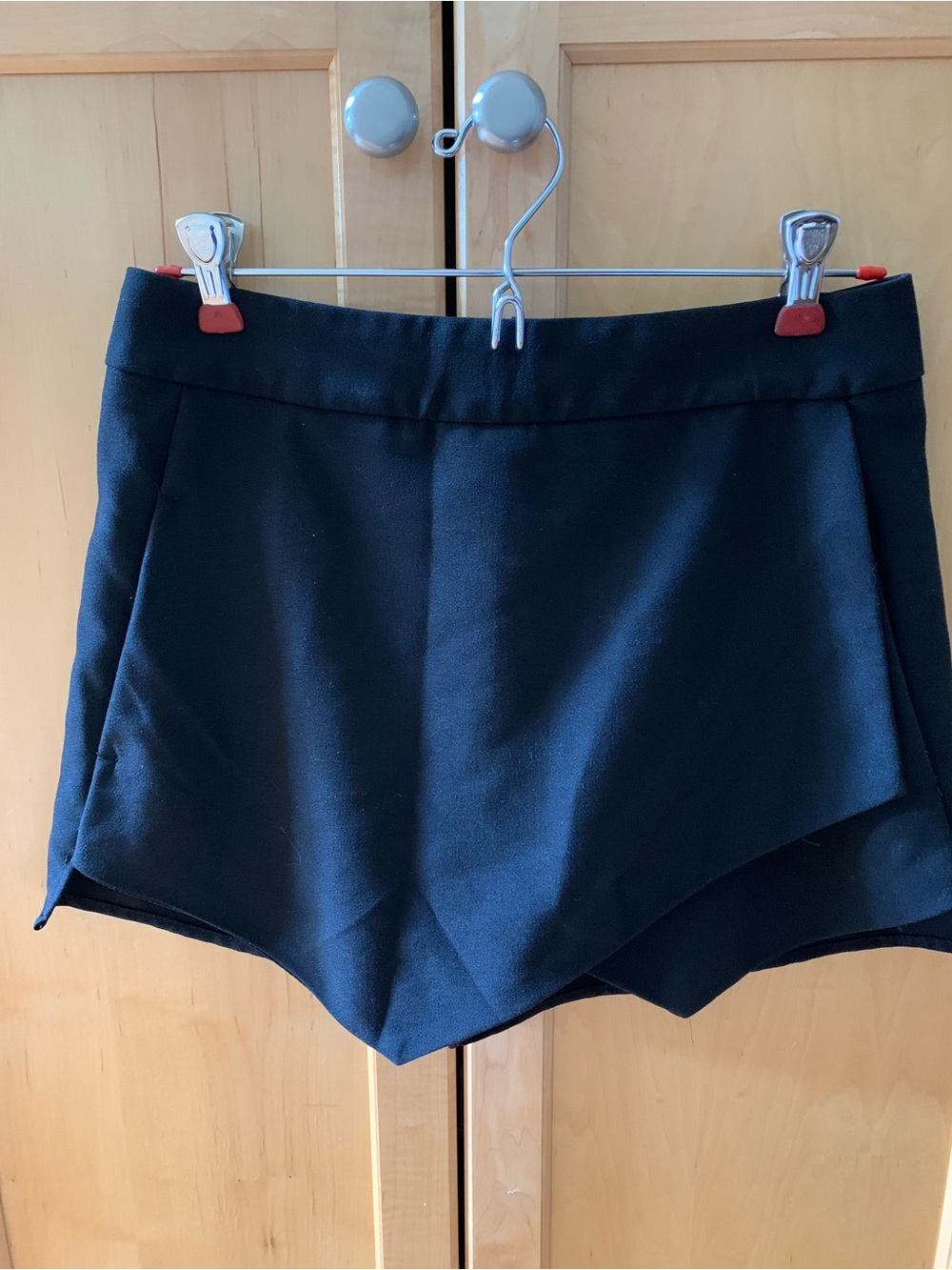 Aqua Black Wrap-Front Skort Size M Like New!